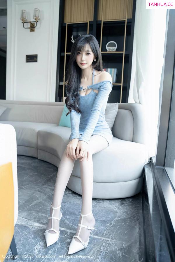   [XiuRen]高清写真图 2025.04.08 No.10124 樱桃小阑子 灰色丝袜第17张图片